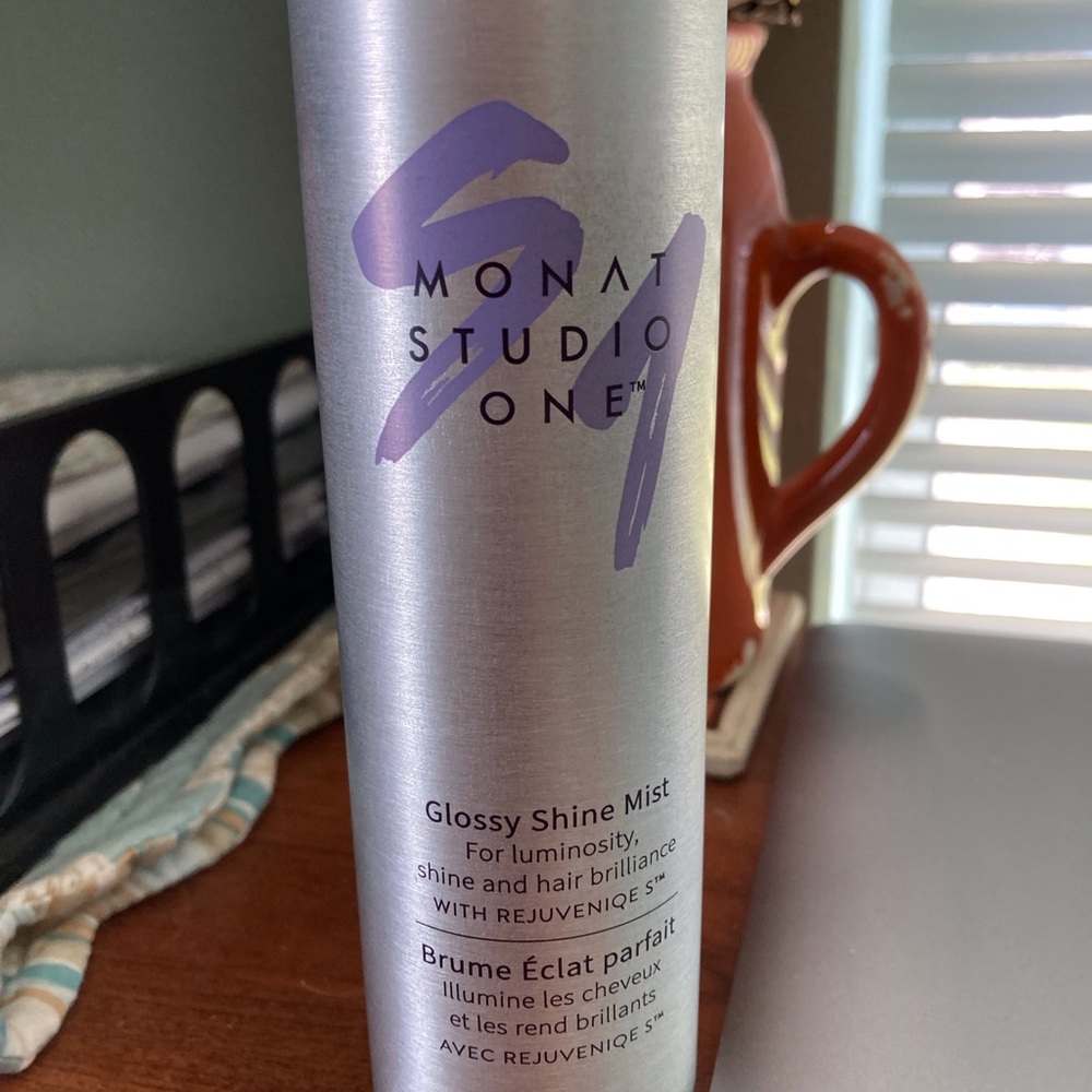 REDUCED PRICE.  MONAT  glossy shine mist  4.6 Fl oz.